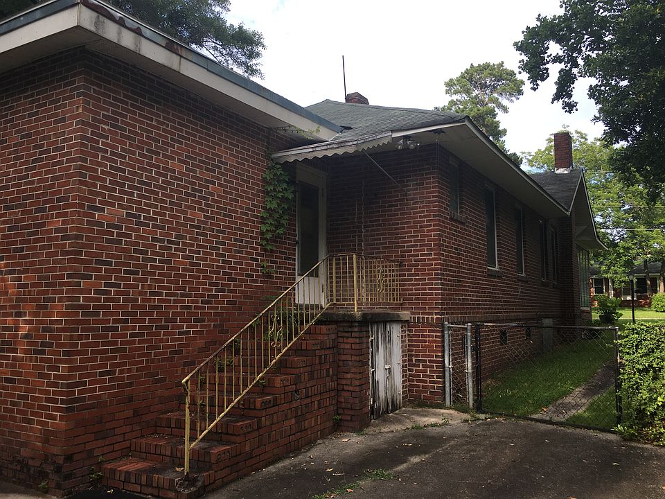 2nd image of 1657 Selma Pl