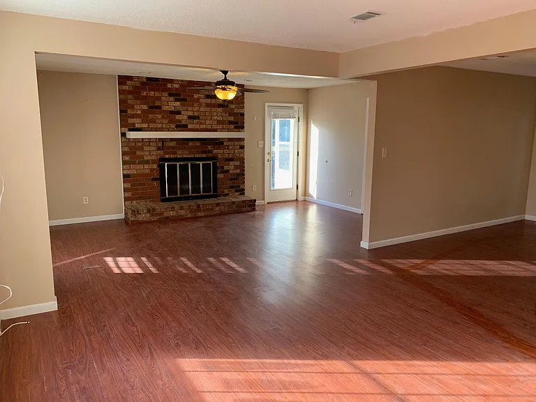 4525 Hillside Dr — Photo 4