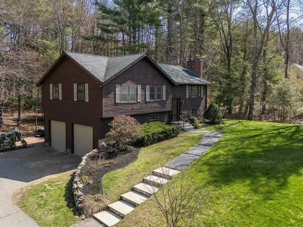 12 Butterfield Lane, Stratham, NH 03885