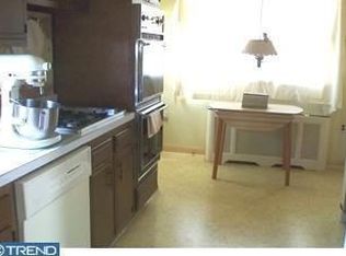 16 Hill St, Mount Ephraim, NJ 08059