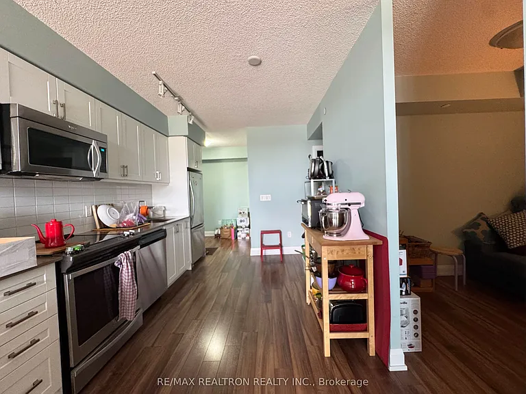 18 Graydon Hall Dr #301 — Photo 4