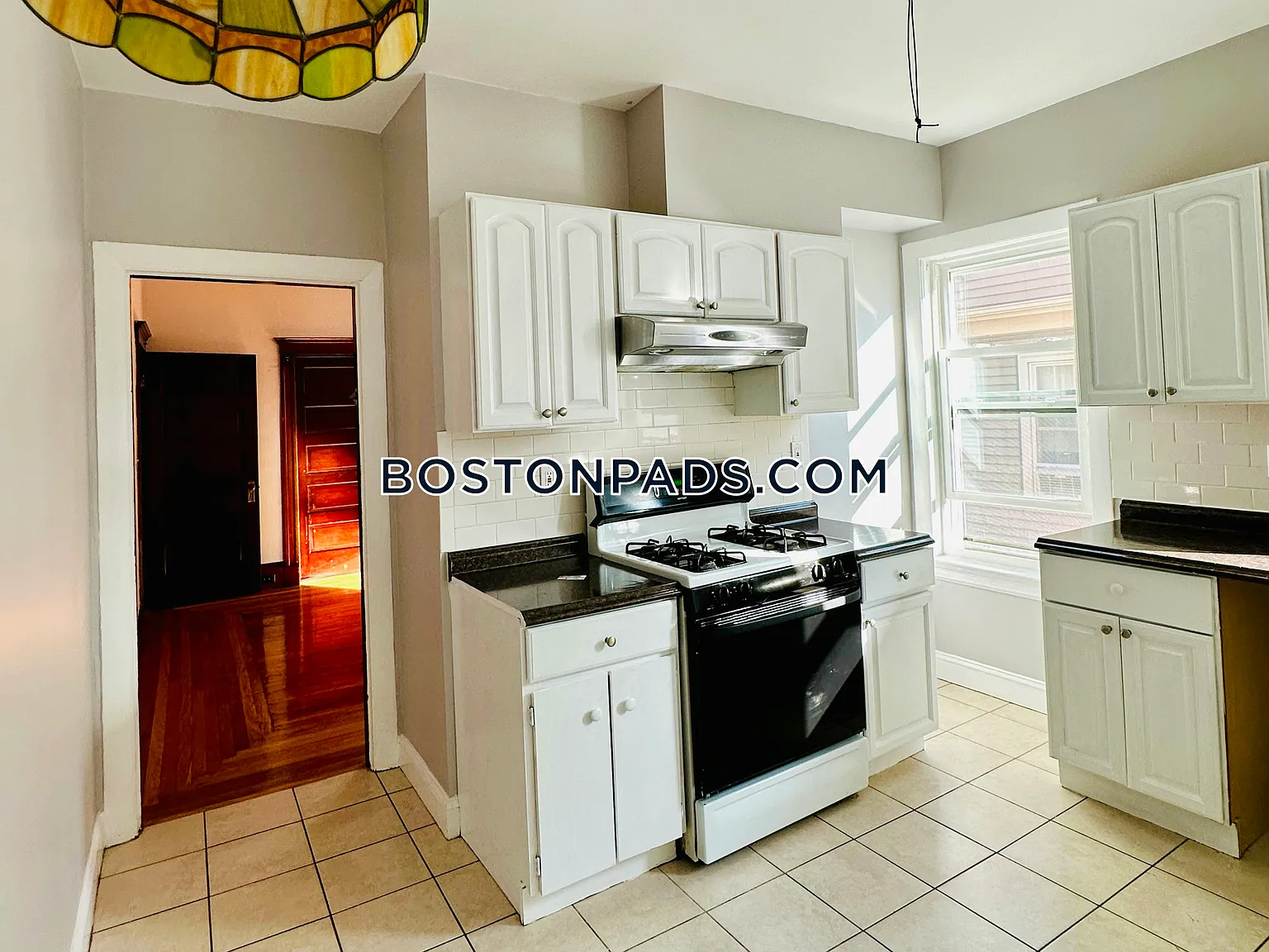 5 bed, 1300 sqft, $5,750 — Photo 2
