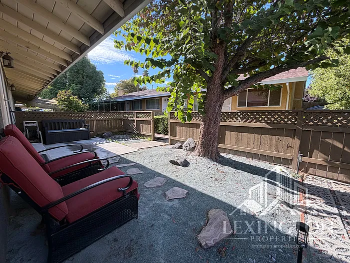 2 bed, 1.0 bath, 825 sqft, $1,725 — Photo 4