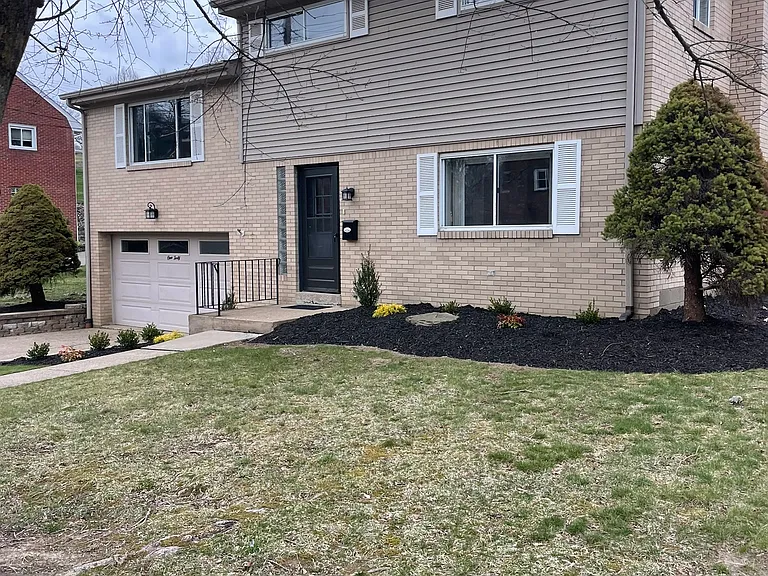140 Peony Ave — Photo 3