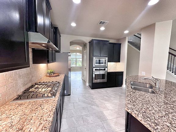 5th image of 420 Whistlers Way
