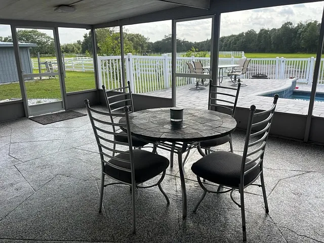 poolside dining