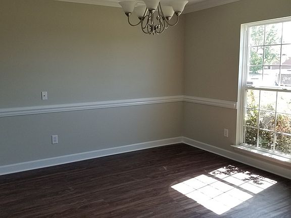 4th image of 3829 Oxford Dr