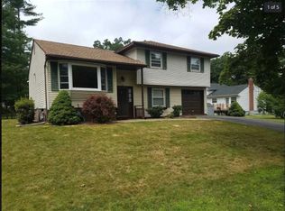 10 Merrick Rd, Poughkeepsie, NY 12603