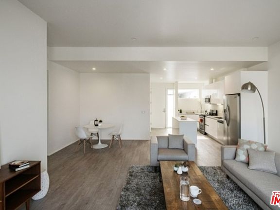 2nd image of 1038 S Mariposa Ave #P506