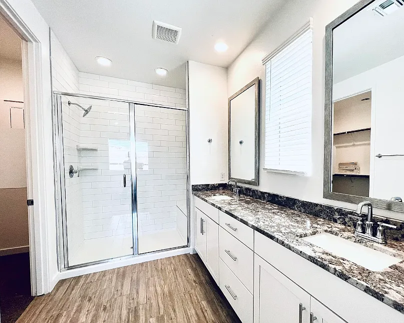 19352 W Elm St