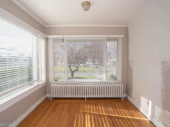 5th image of 1 McLeod Rd