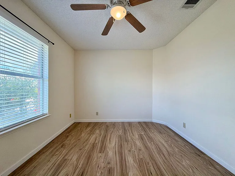 2200 Emmett Pkwy — Photo 21