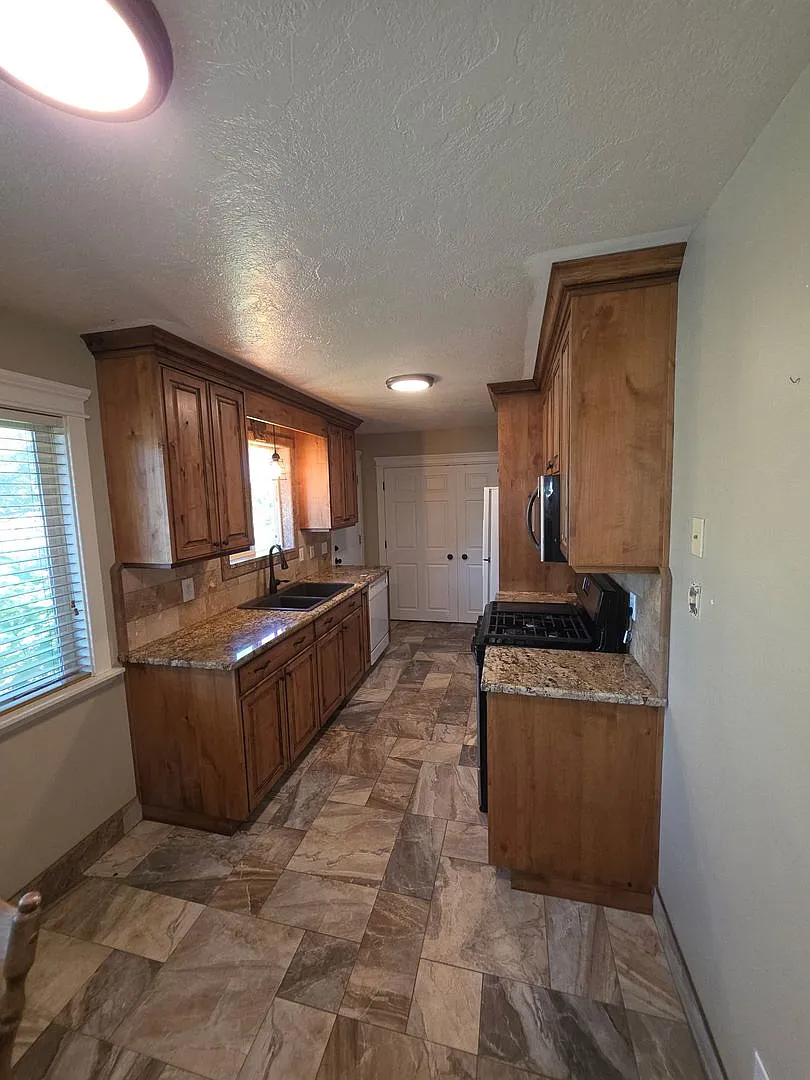 Awesome 5 Bed 2 Bath Home In Pocatello With Washer And Dryer Included — Photo 1