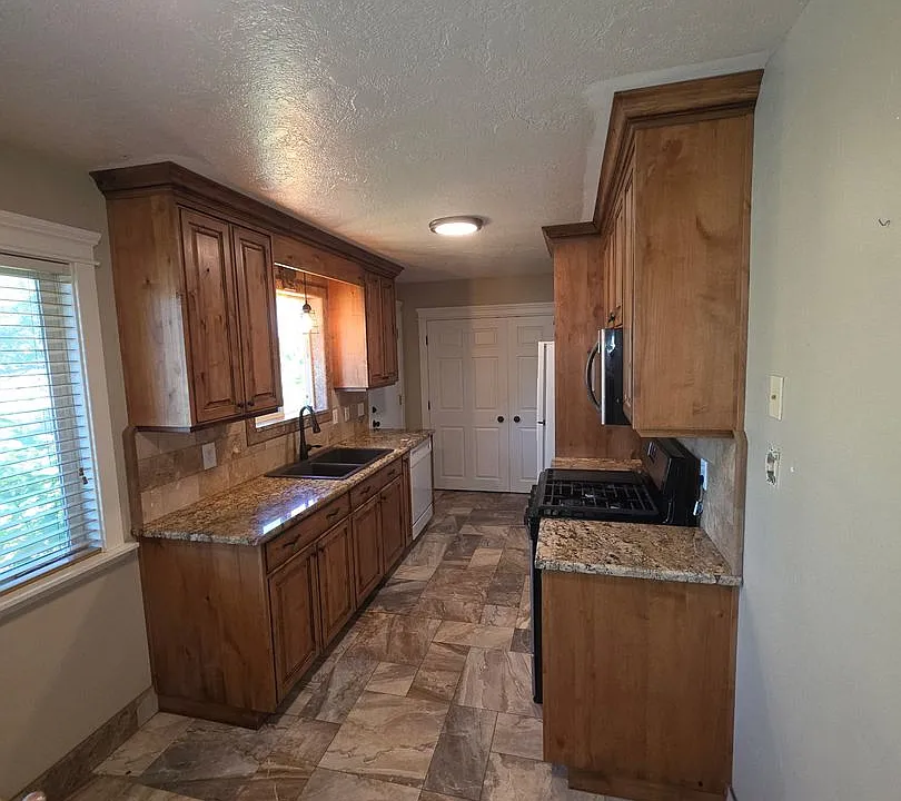 355 Kurtwood Dr