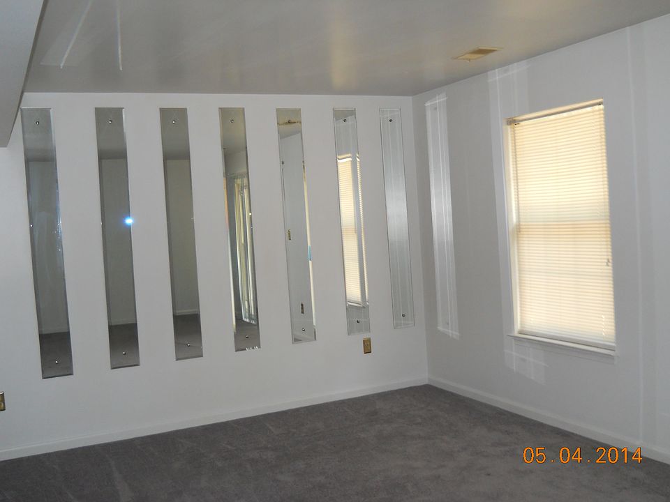 2nd image of 128 Kalmia Ct