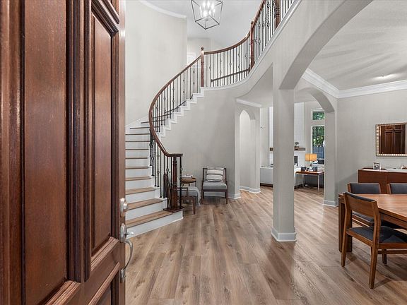 5th image of 46 Goldwood Pl
