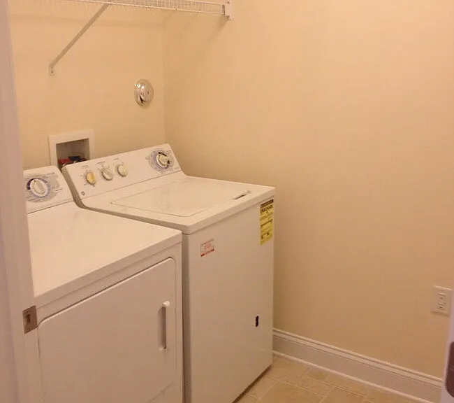 100 Gateway Dr #112 — Photo 5