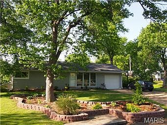 2nd image of 808 Barby Ln