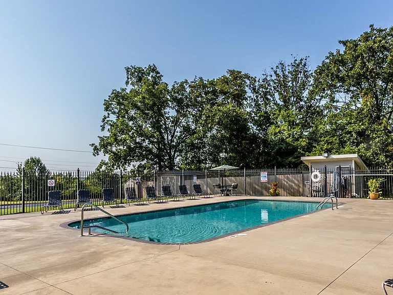 Foothills Apartments — Photo 32