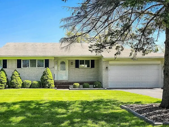 2982 Shawnee Ln, Waterford, MI 48329
