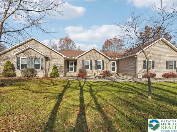19 Farmer Ct, Albrightsville, PA 18210
