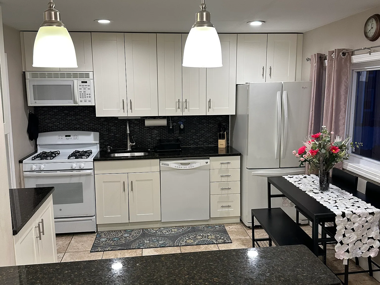 3 bed, 1320 sqft, $3,800 — Photo 2