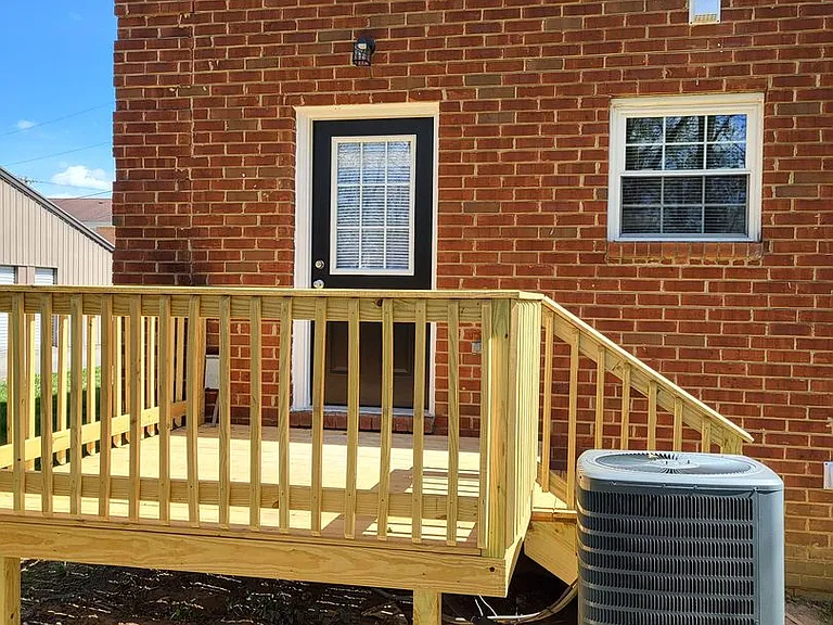 102 Barnes Ln — Photo 1