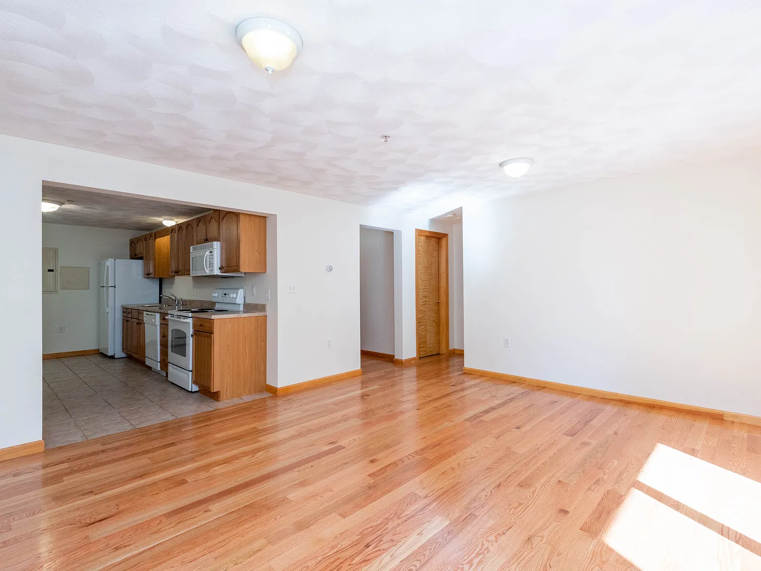 2 bed, 950 sqft, $2,200 — Photo 1