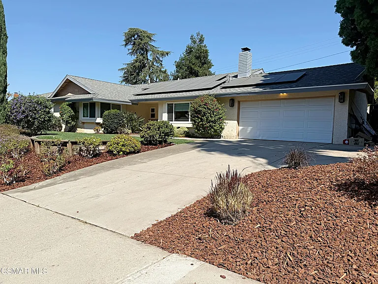 2257 Hood Dr — Photo 2