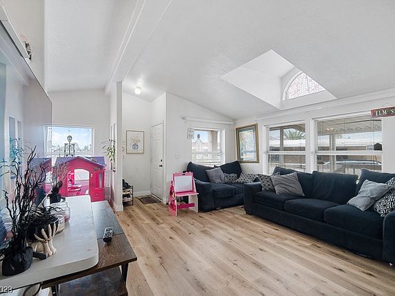 3rd image of 5115 Sitka Ln
