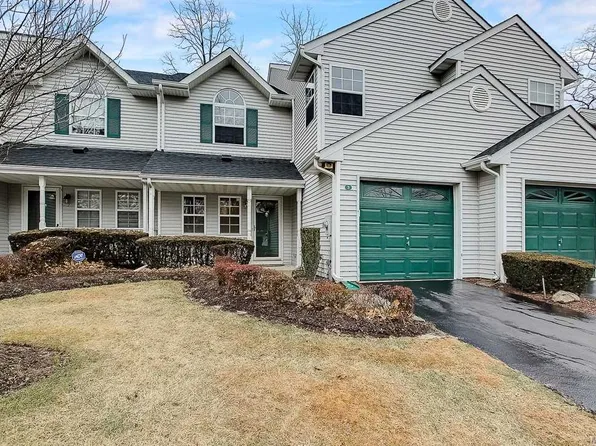 3 Plantation Dr, Hauppauge, NY 11788