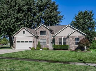 940 Covington Ct, Marysville, MI