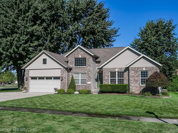 940 Covington Ct, Marysville, MI 48040