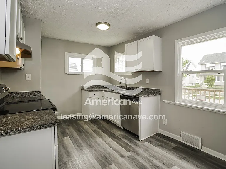 1187907_005_kitchen_6.jpg