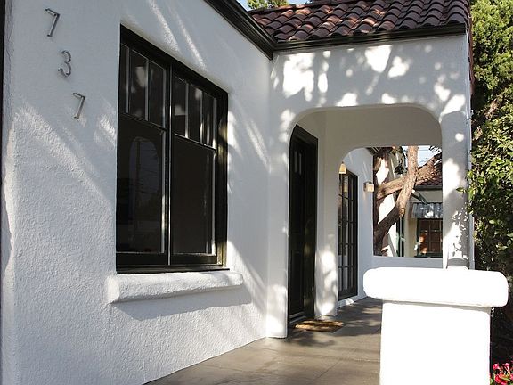4th image of 737 W Mariposa St