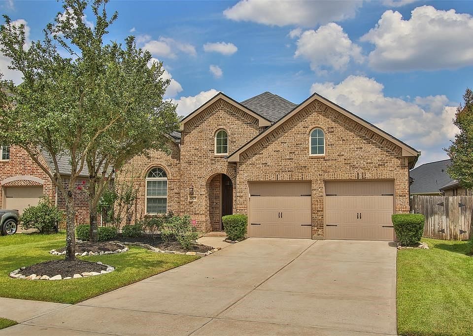 Three Bedroom, 2 Bath, all brick, Highland Home in Master Planned Community of Firethorne. Impeccable condition!