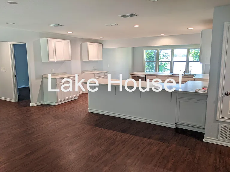 7464 Love Cir — Photo 14