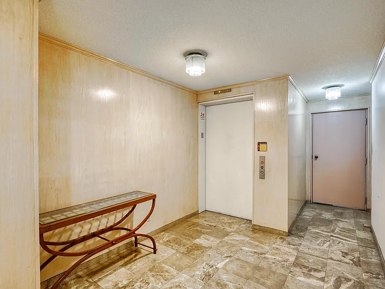 2022 S Bentley Ave #202 — Photo 11