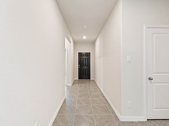 4th image of 220 Stonehollow Way