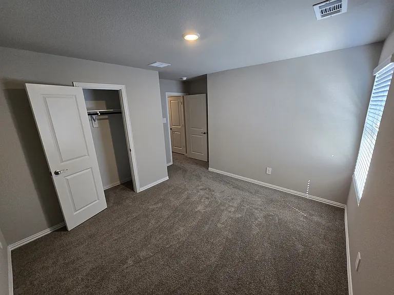2223 Cliff Springs Dr — Photo 35