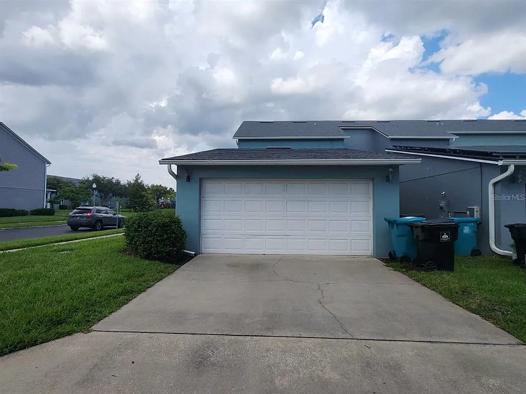 3 bed, 2.5 bath, 1712 sqft, $2,150 — Photo 2