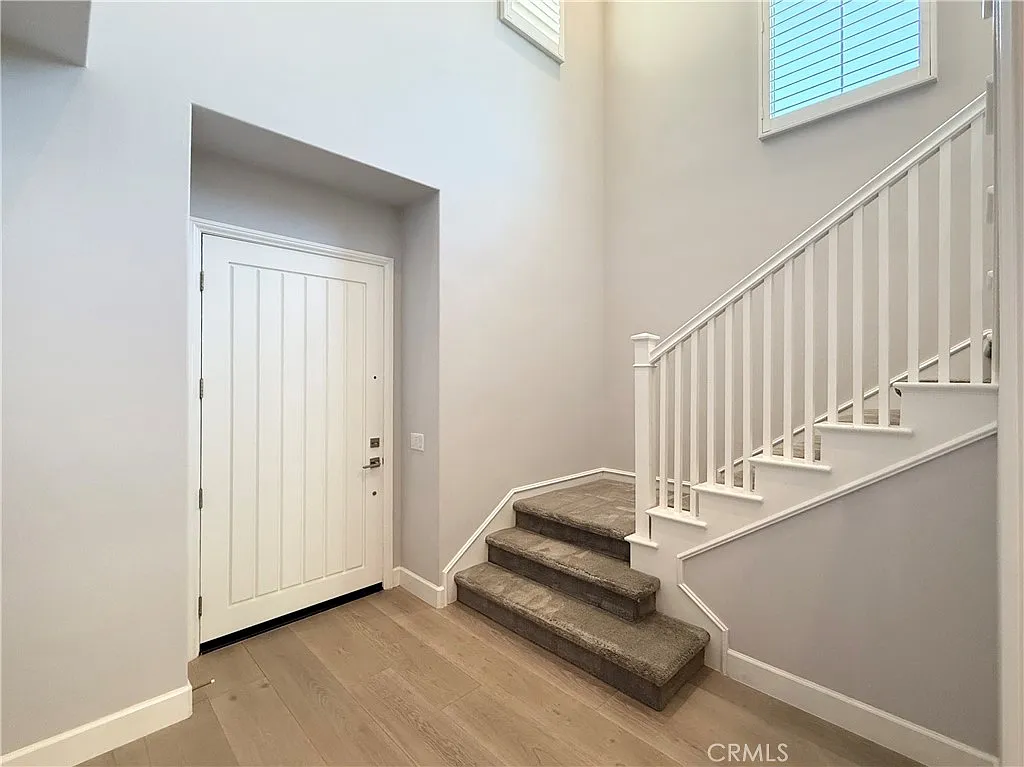 3 bed, 2.5 bath, 1902 sqft, $5,700 — Photo 4