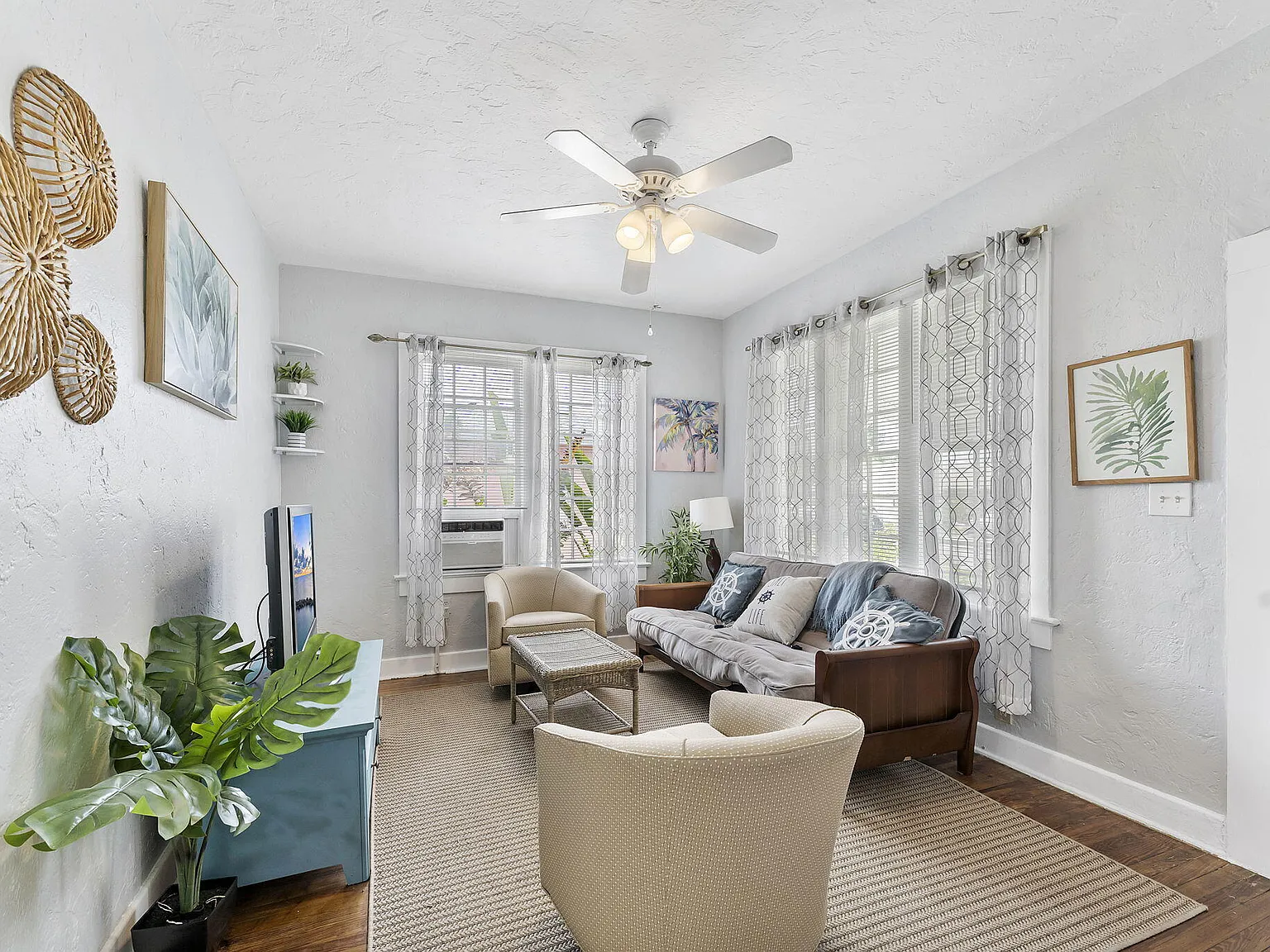 2 bed, 1.0 bath, 900 sqft, $2,200 — Photo 4