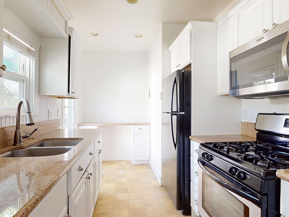 1st image of 215 D Ave APT G