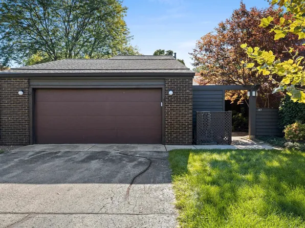 143 Webster Heights Dr, Green Bay, WI 54301