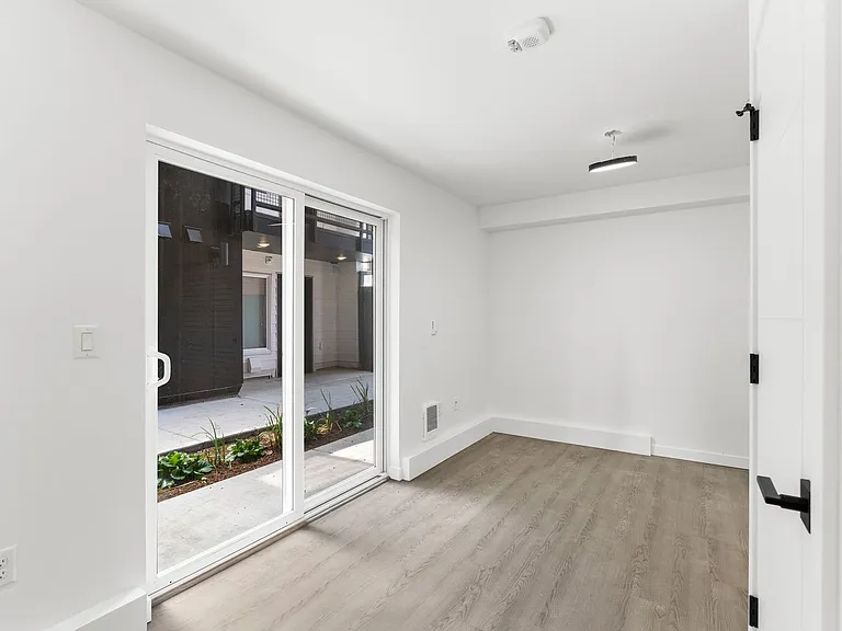 **4 Weeks Free Rent Upon Move In** | New Construction - Minutes From Downtown Pdx — Photo 16