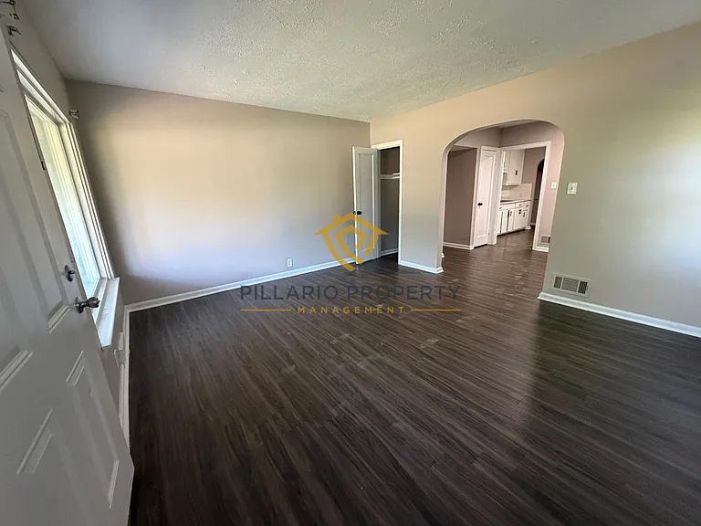 5151-5153 E 16th St — Photo 6