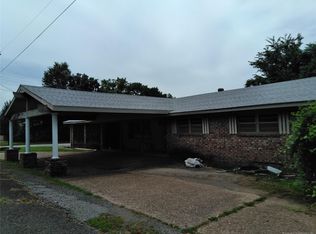 801 N K St, Quinton, OK 74561