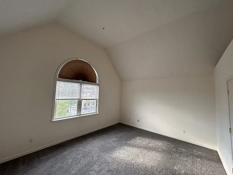 3 bed, 1.5 bath, 1500 sqft, $2,200 — Photo 3