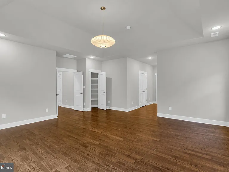 2233 N Underwood St — Photo 30